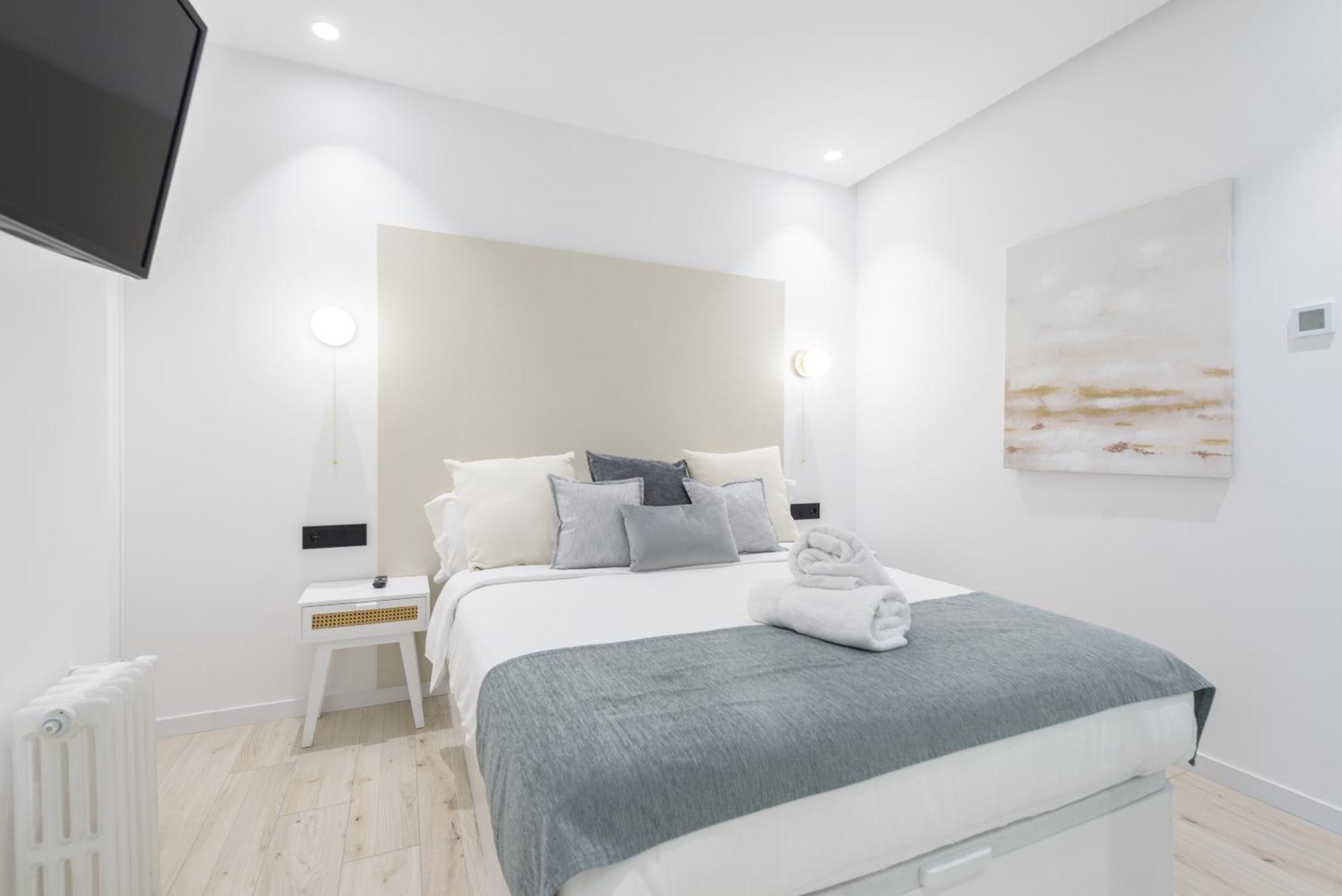 Apartment Deluxe Sol, By Monaro *