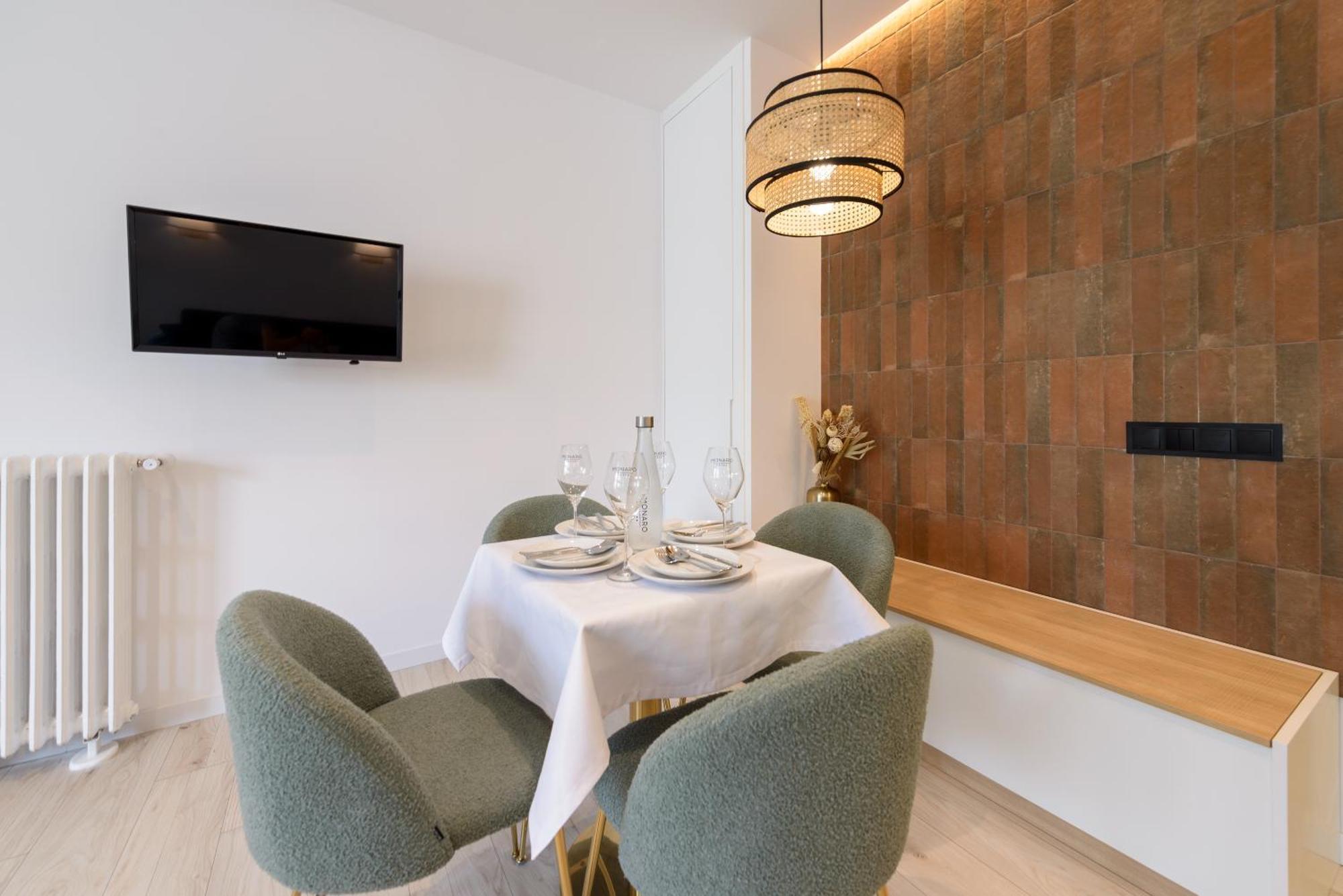 Apartment Deluxe Sol, By Monaro *