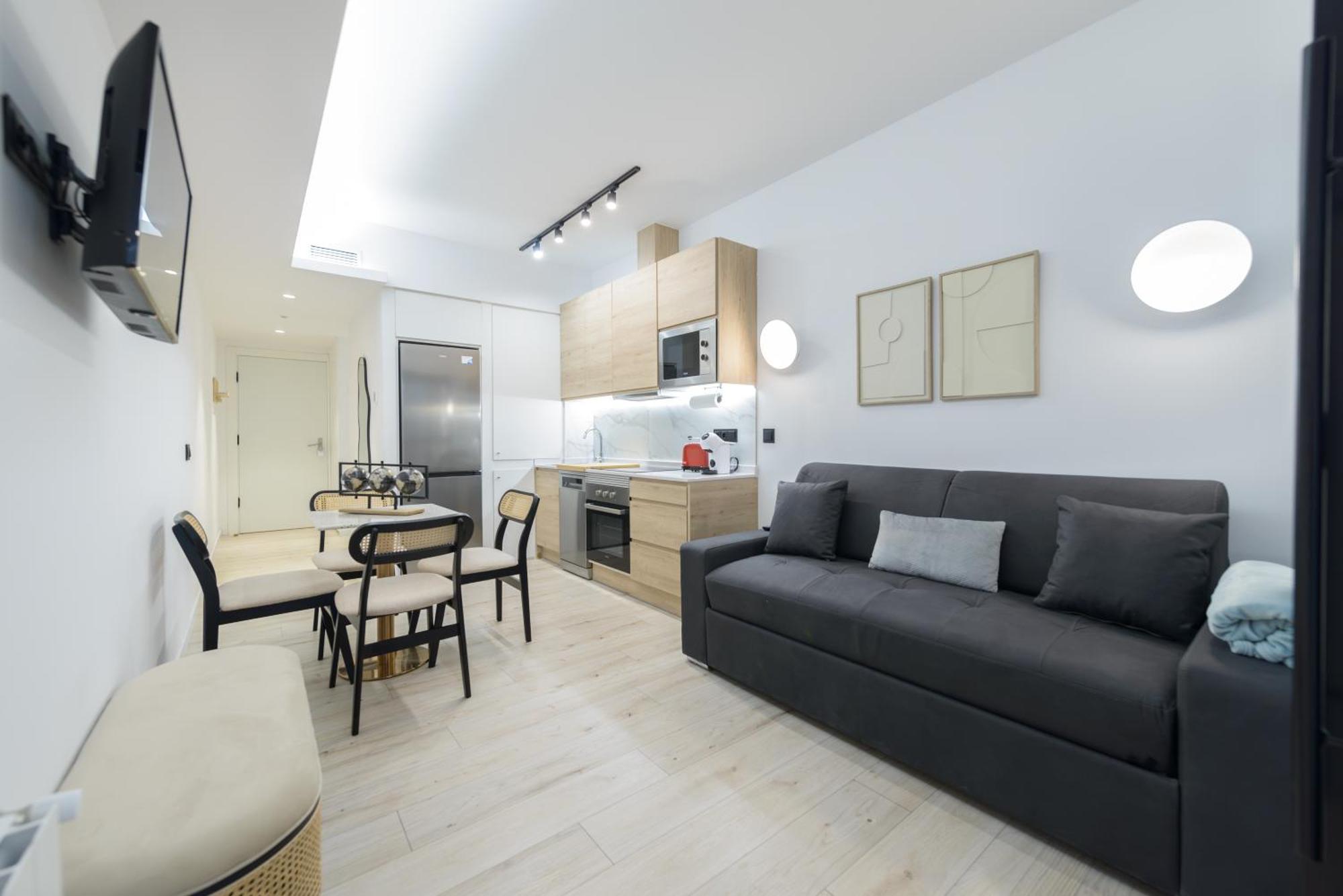 Deluxe Sol, By Monaro Apartment *