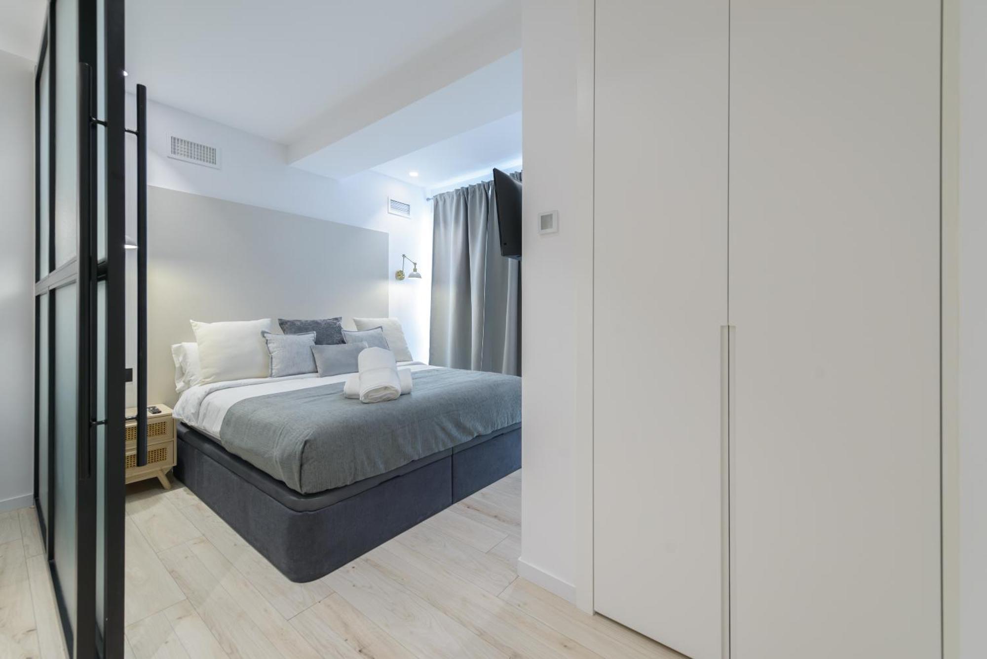 Deluxe Sol, By Monaro Apartment *