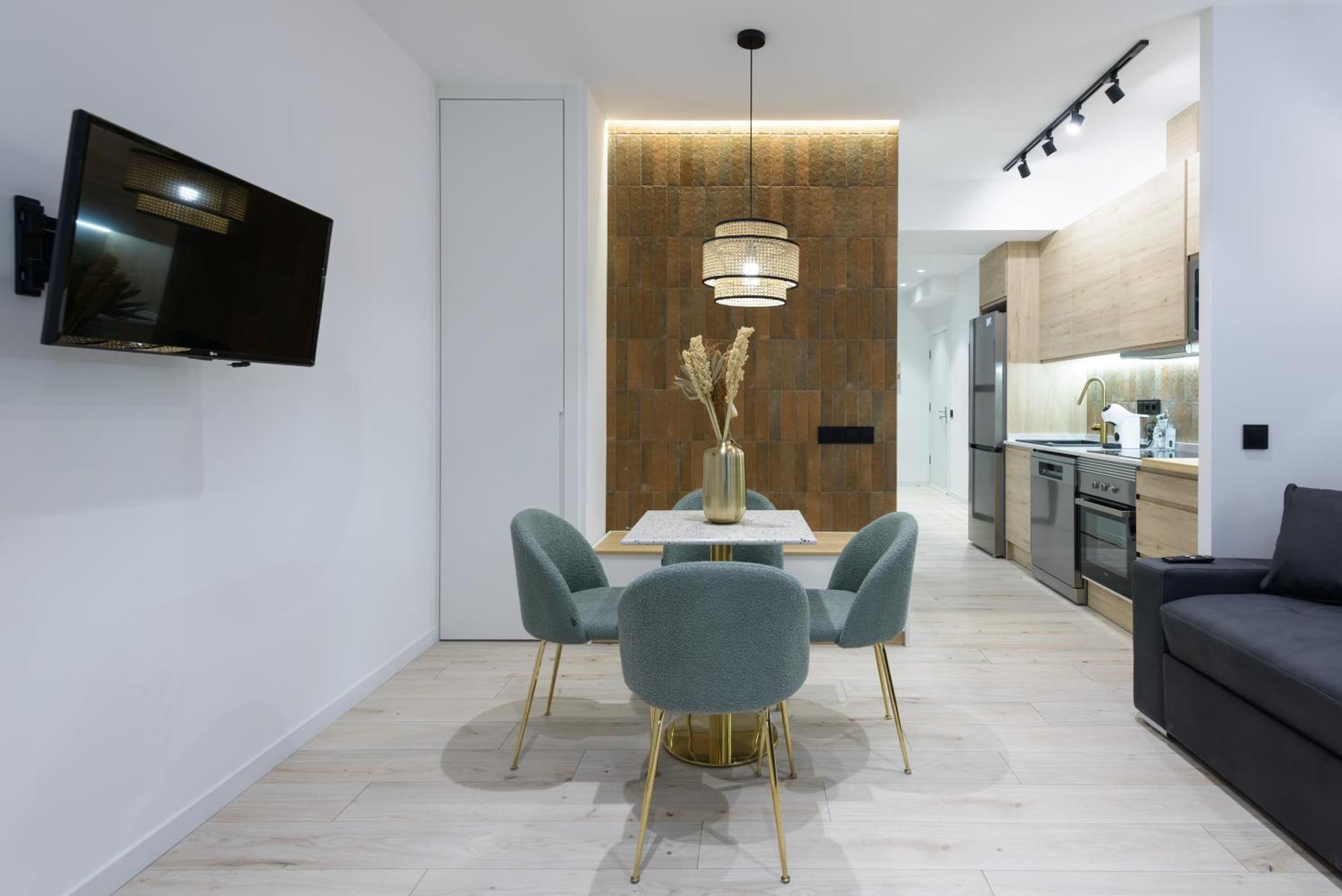 Apartment Deluxe Sol, By Monaro *