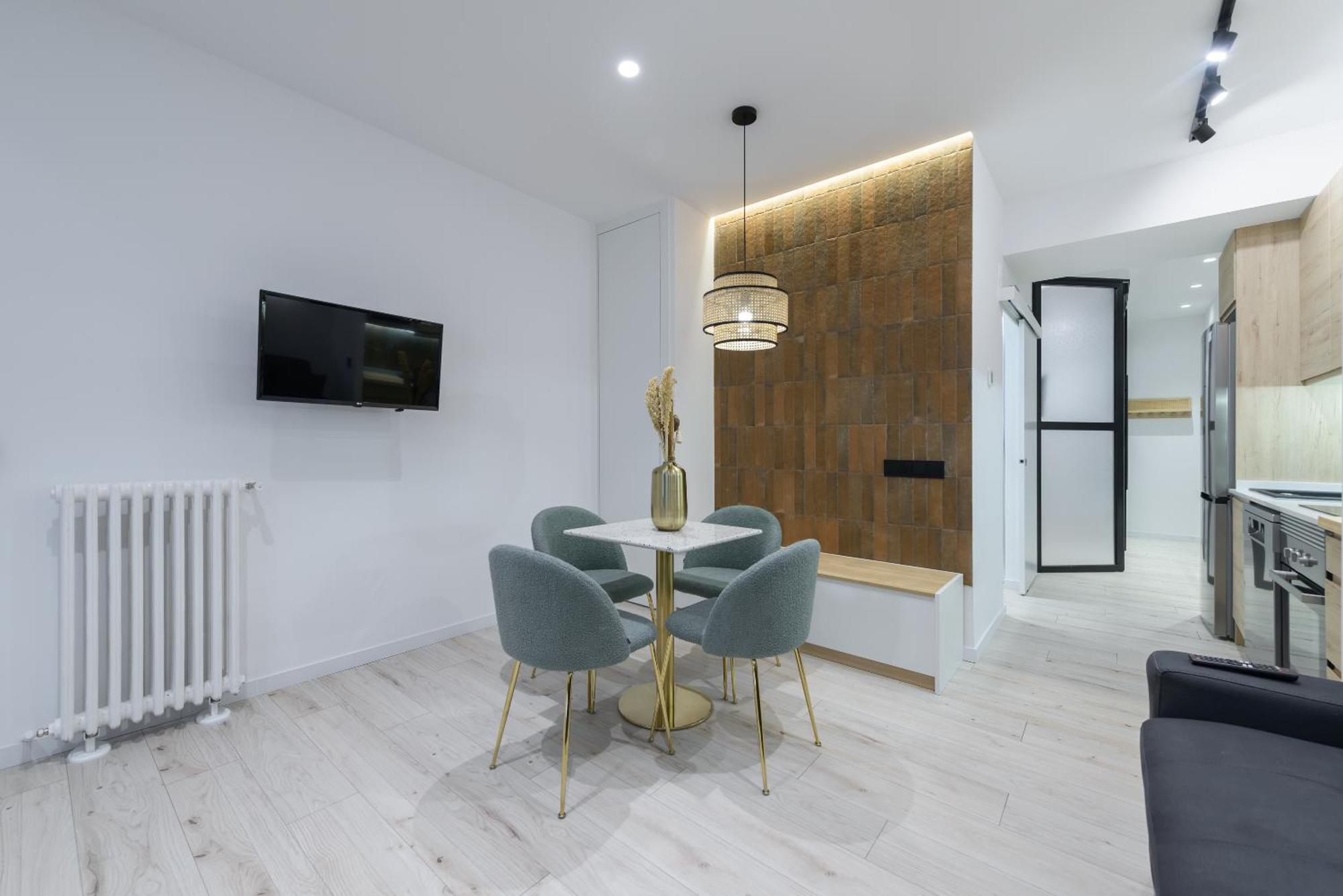 Apartment Deluxe Sol, By Monaro *