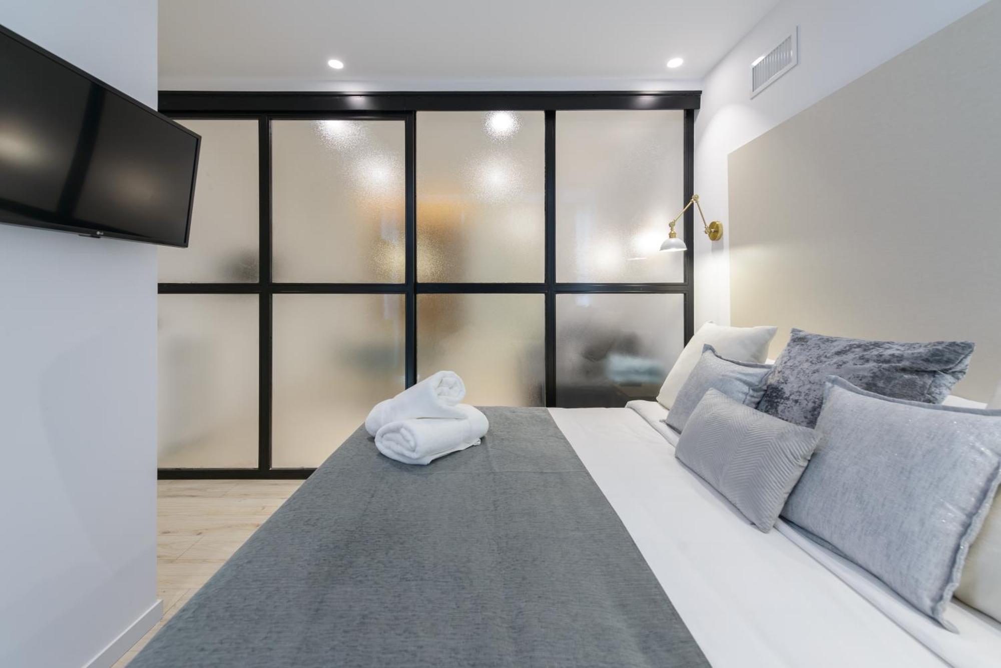 Apartment Deluxe Sol, By Monaro