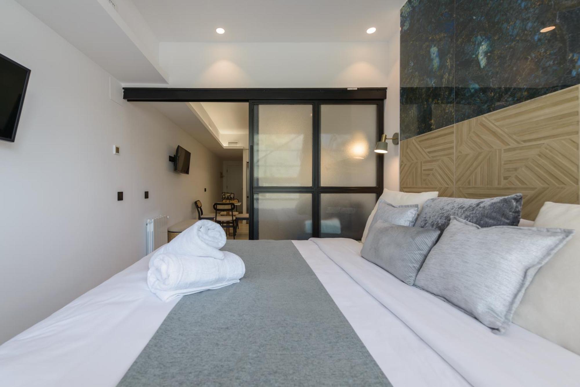 Deluxe Sol, By Monaro Apartment Madrid