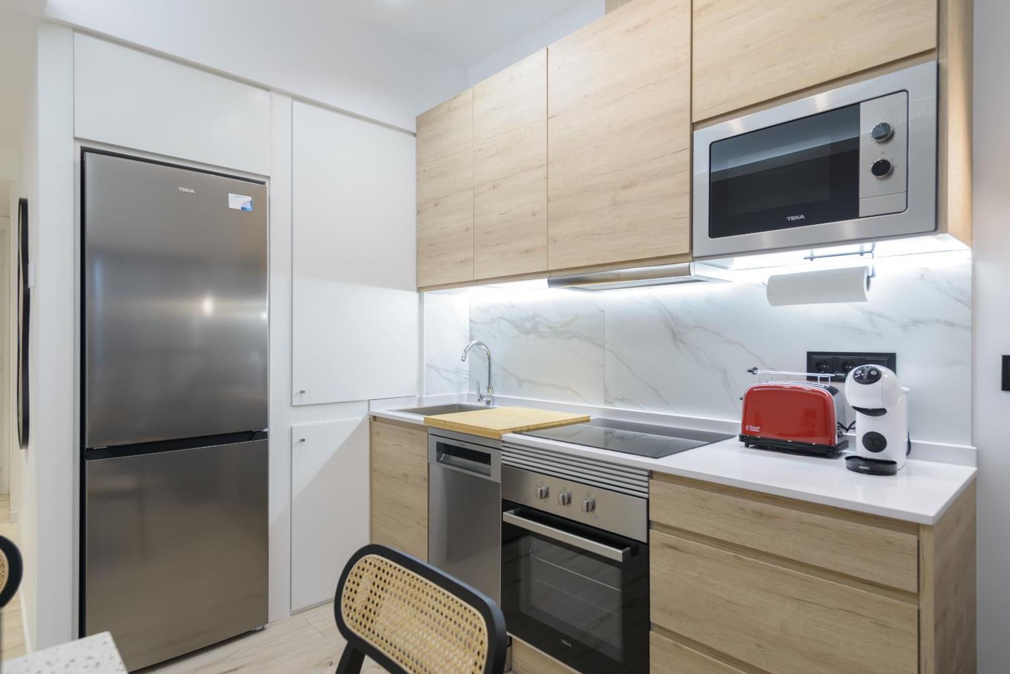 Deluxe Sol, By Monaro Apartment *