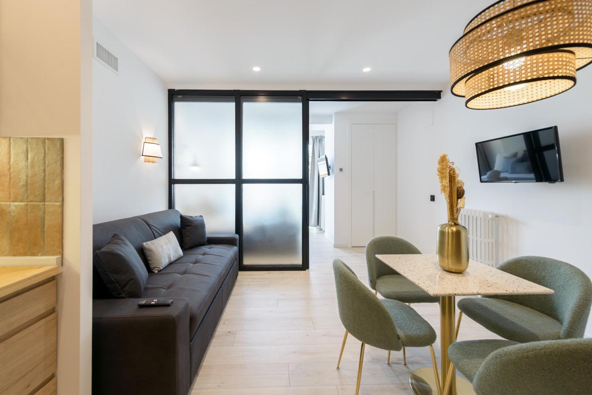 Deluxe Sol, By Monaro Apartment *