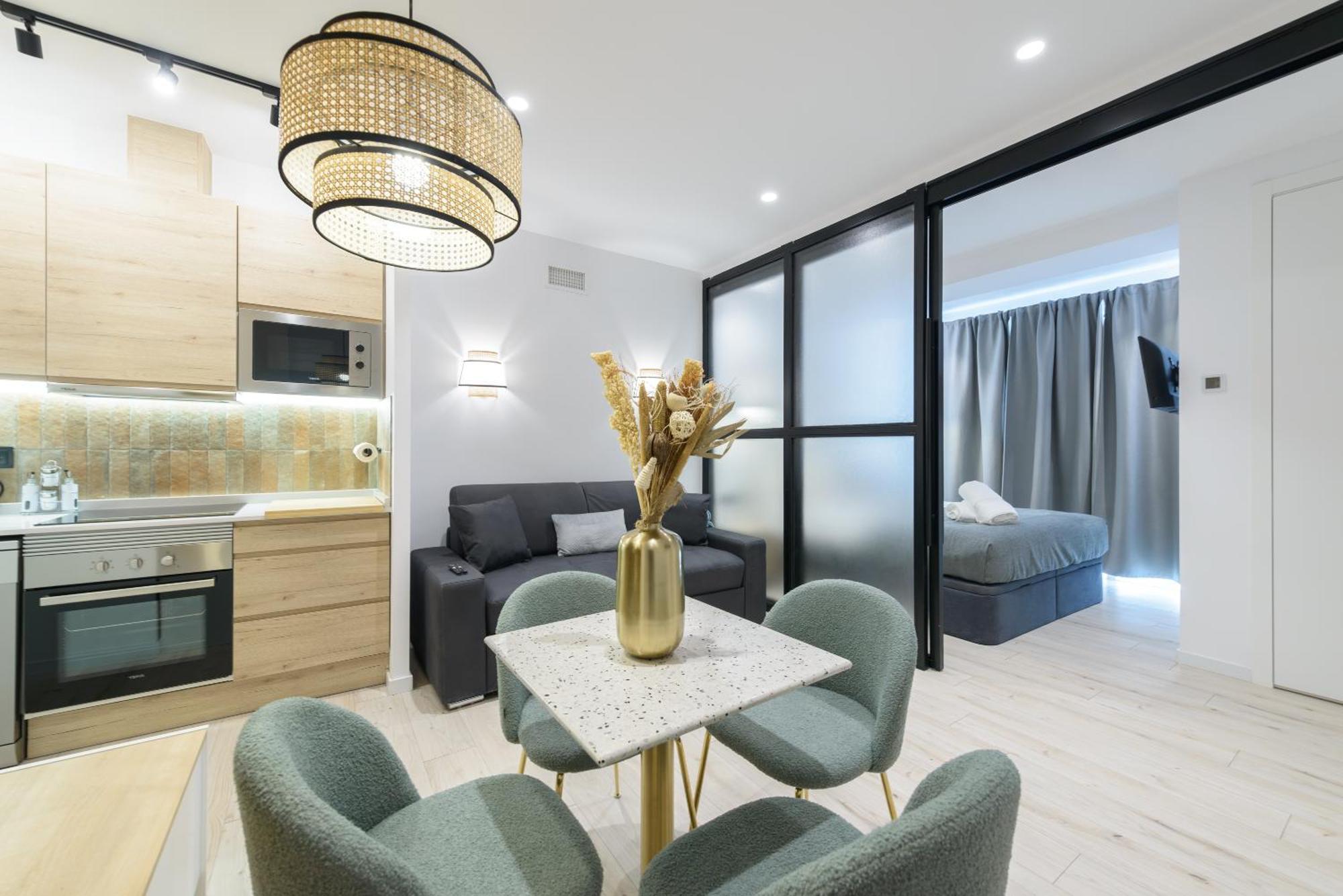 Apartment Deluxe Sol, By Monaro *