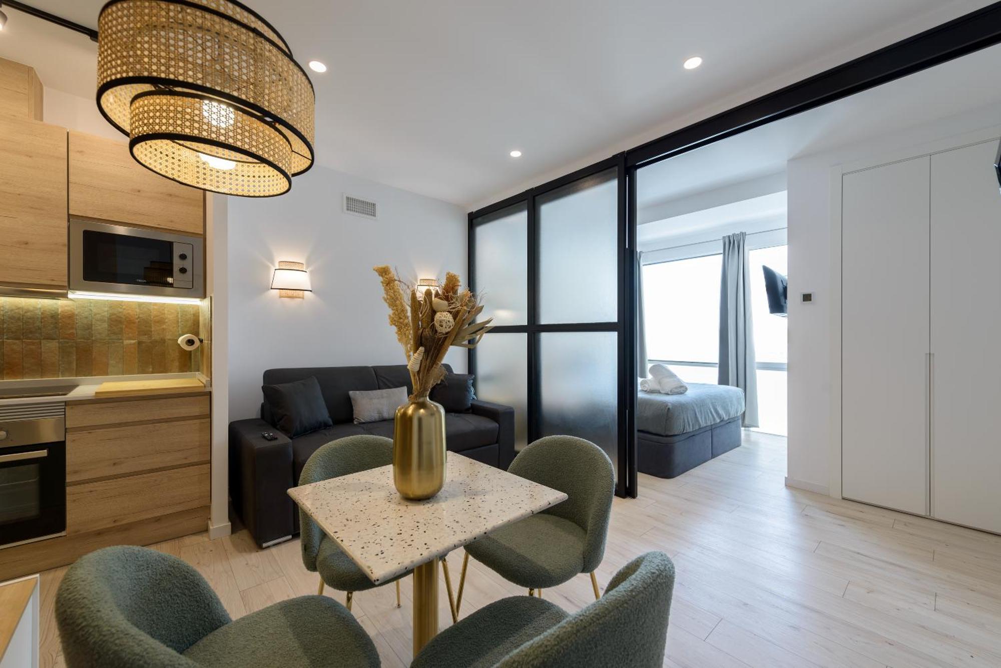 Apartment Deluxe Sol, By Monaro Madrid